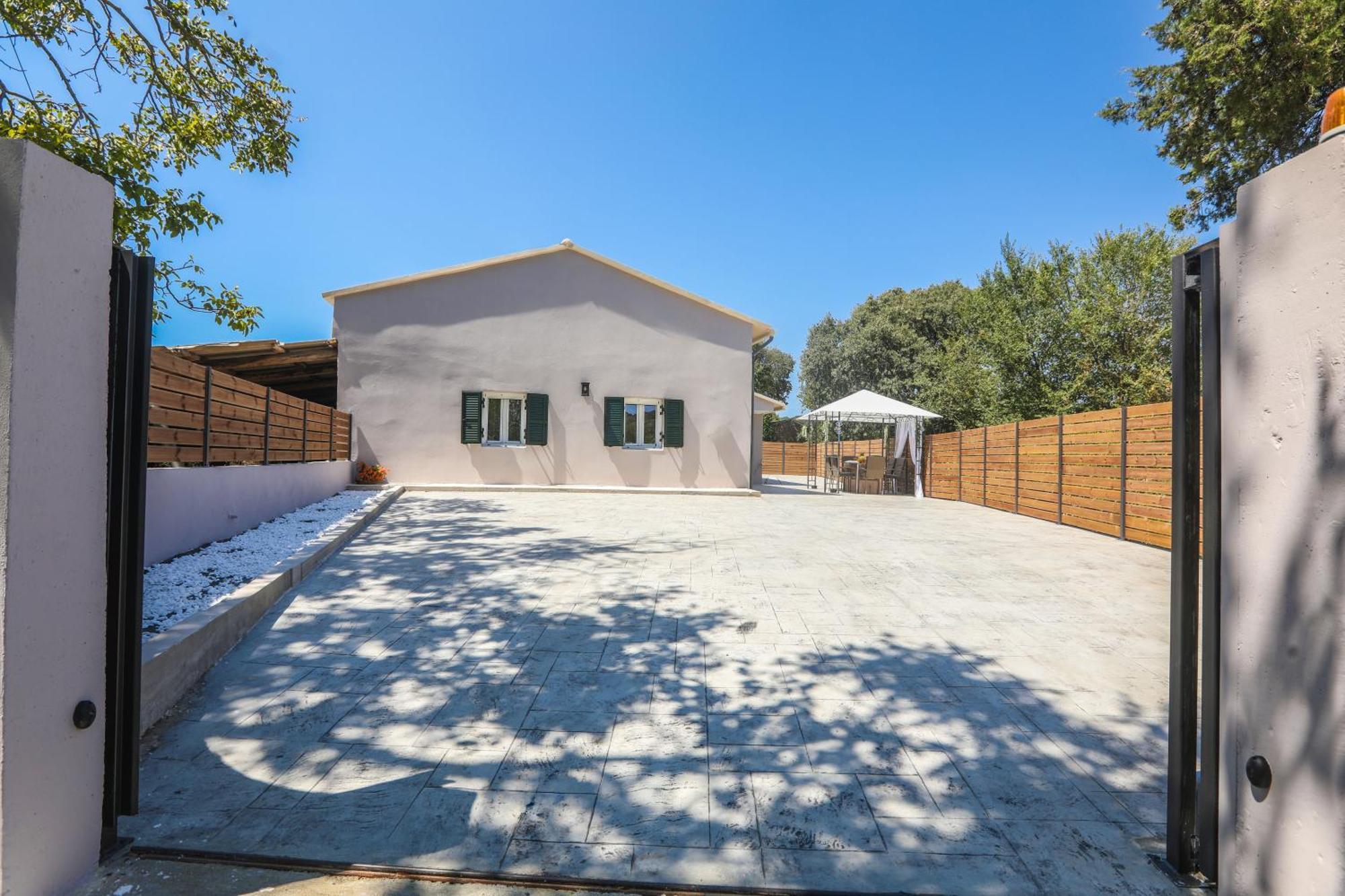 Nikos Gkogkas House Kompítsion
